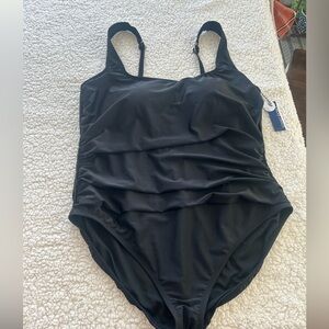 NWT Sonnet Shores Women’s Plus Size 24 W One Piece Flattering Swimsuit